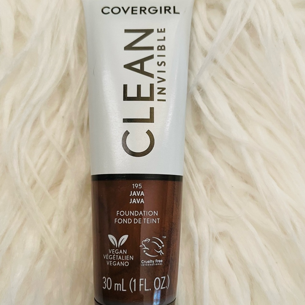 COVERGIRL Clean Invisible Foundation - Java - Picture 3 of 5